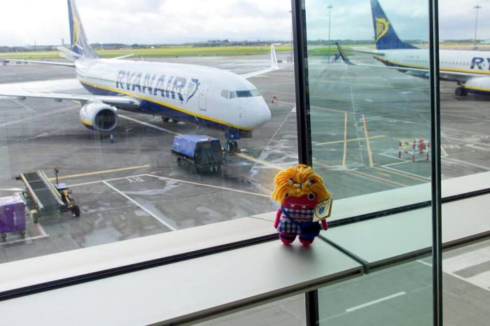 Passports at the ready! Mia Beastie at the Airport - A Szymura/CrawCrafts Beasties