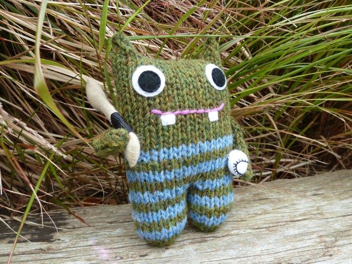 Hurling Barróg Beastie, by CrawCrafts Beasties