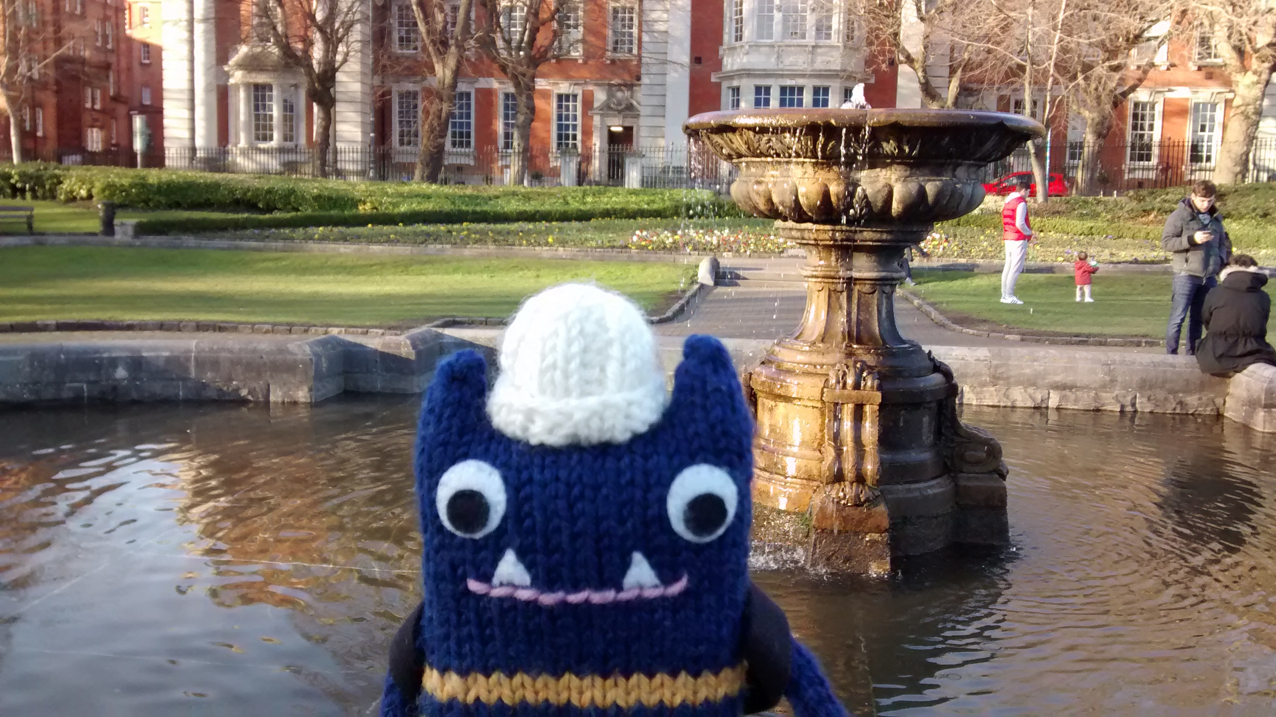 Explorer Beastie at the Fountain - CrawCrafts Beasties