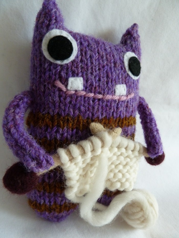 Barróg Beastie, Knitting! CrawCrafts Beasties