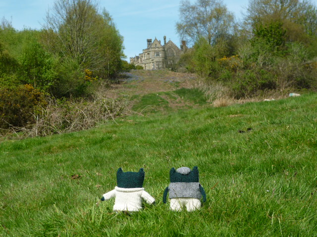 Paddy and Plunkett Catch a Glimpse of English History - H Crawford/CrawCrafts Beasties