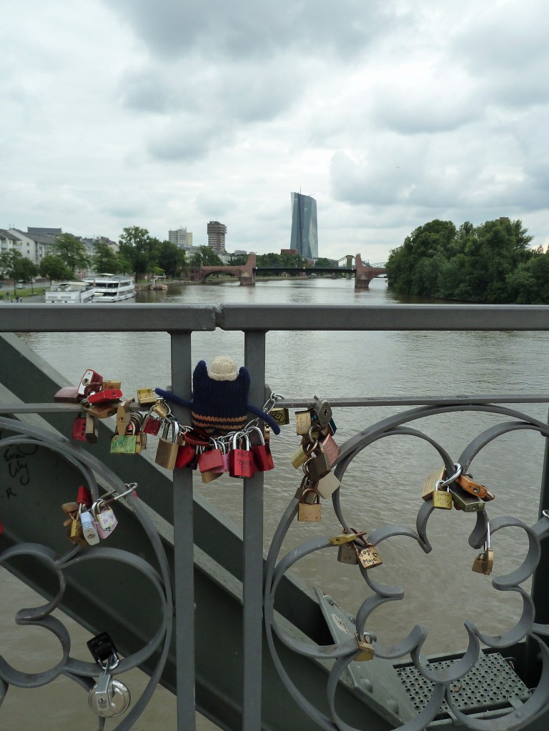 Explorer Beastie on Eiserne Steg, Frankfurt - CrawCrafts Beasties