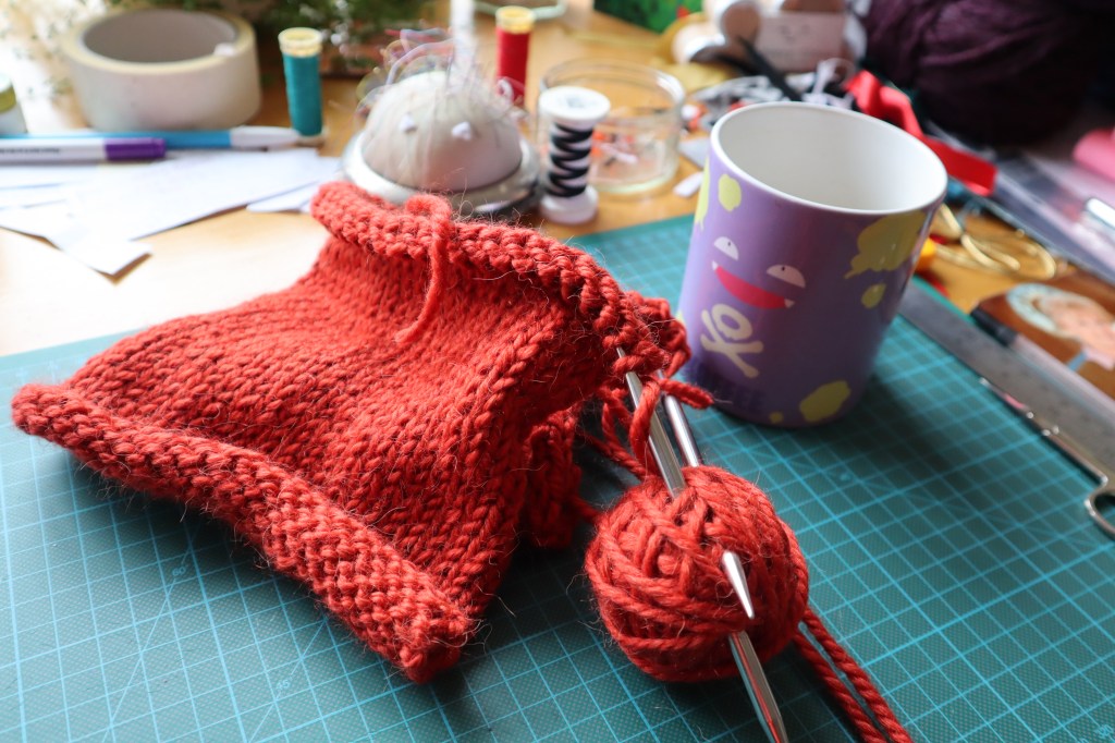 A Super-Easy Srping Sweater - CrawCrafts Beasties