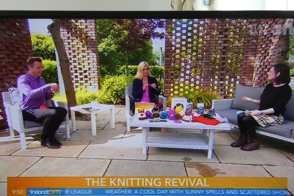 Teaching Knitting on live TV! B Crawford/CrawCrafts Beasties